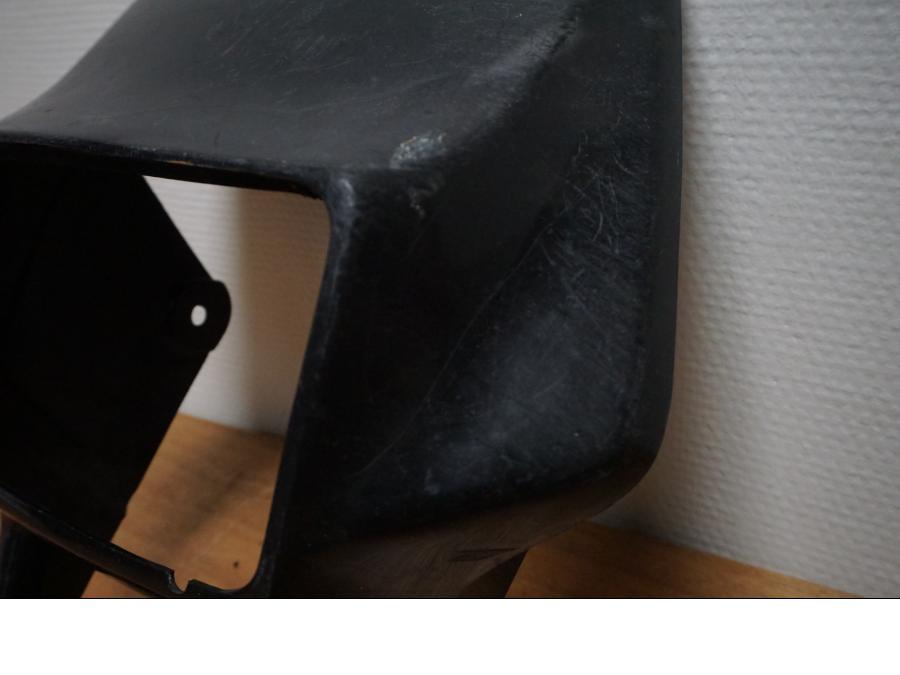 Vänster sida på Strålkastarkåpa från en Suzuki DR 650 -1994 motorcykel.