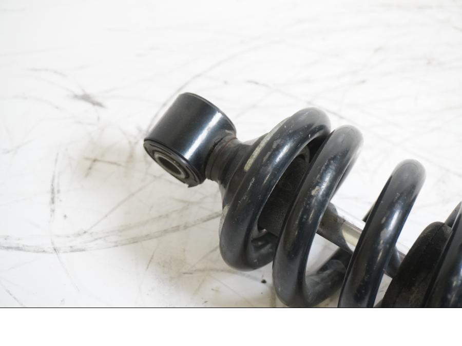 Vänster sida på Stötdämpare från en Suzuki M 1800 -2007 motorcykel.