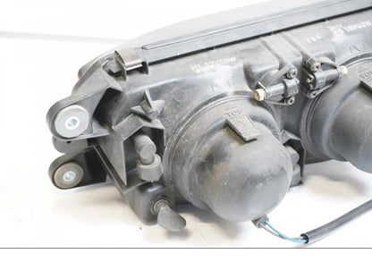 Baksidan på Strålkastare från en Kawasaki ZX-9R -1997 motorcykel.