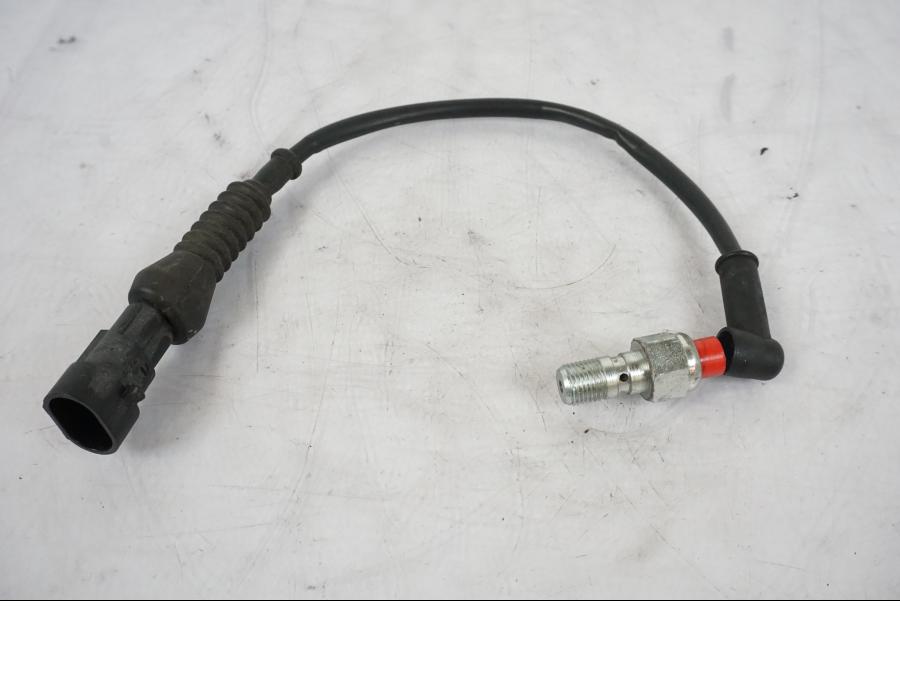 Framsidan på Bromsljuskontakt från en KTM 1290 Super Duke -2019 motorcykel.