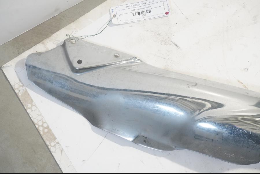 Baksidan på Ljuddämpardekor från en BMW K 1200 LT -2004 motorcykel.