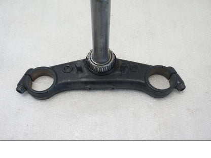 Baksidan på Gaffelkrona från en Honda CBR 1100 XX -1998 motorcykel.