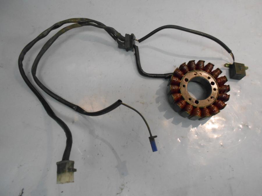 Baksidan på Generator från en Kawasaki VN 800 -1997 motorcykel.