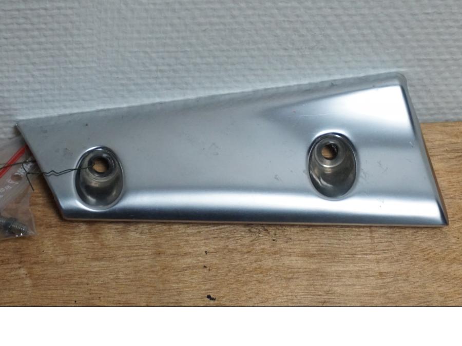 Framsidan på Gaffelbensskydd från en Suzuki VZ 800 -1997 motorcykel.