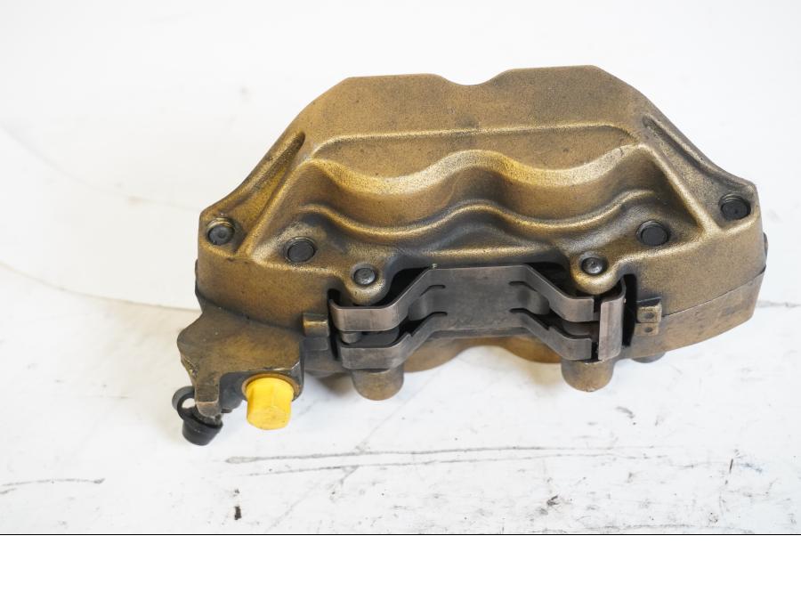 Höger sida på Bromsok från en Honda CBR 900 RR -2002 motorcykel.