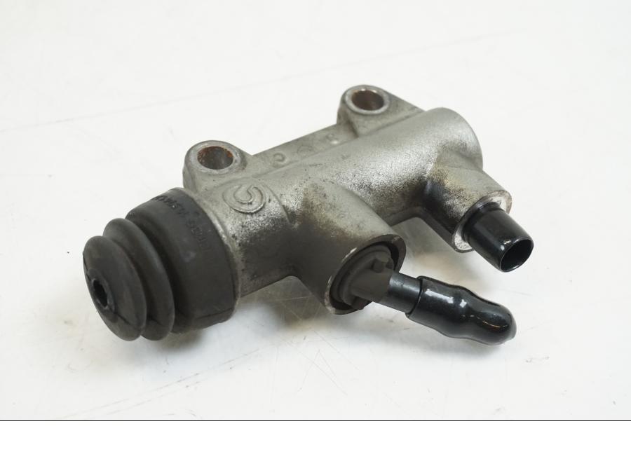 Baksidan på Bromshuvudcylinder från en Ducati Streetfighter S -2011 motorcykel.