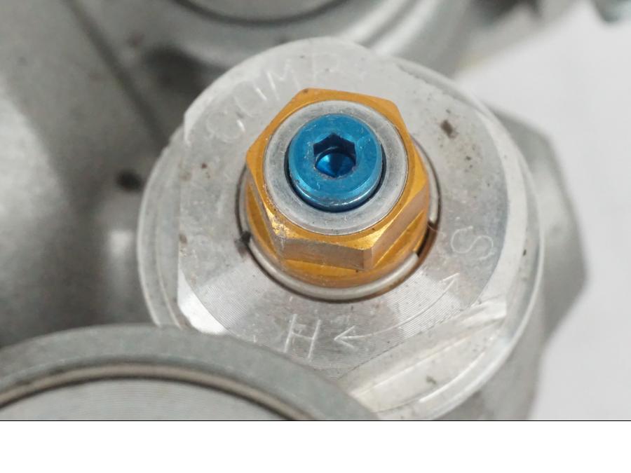 Extrabild2 på Stötdämpare från en Yamaha YZF 1000 R1 -2007 motorcykel.