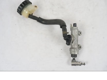 Framsidan på Bromshuvudcylinder från en Honda CBR 900 RR -2003 motorcykel.