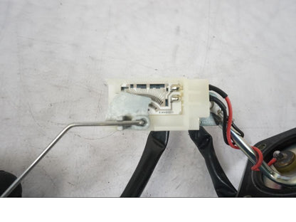 Höger sida på Bensintankgivare från en Kawasaki Z 800 -2014 motorcykel.