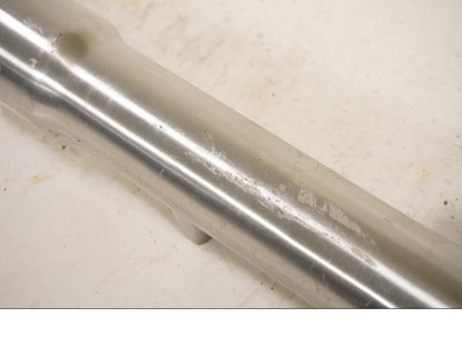 Vänster sida på Gaffelben från en Suzuki LS 650 -1996 motorcykel.