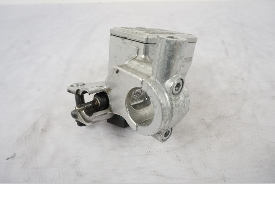 Framsidan på Kopplingshuvudcylinder från en Kawasaki VN 1500 -2003 motorcykel.