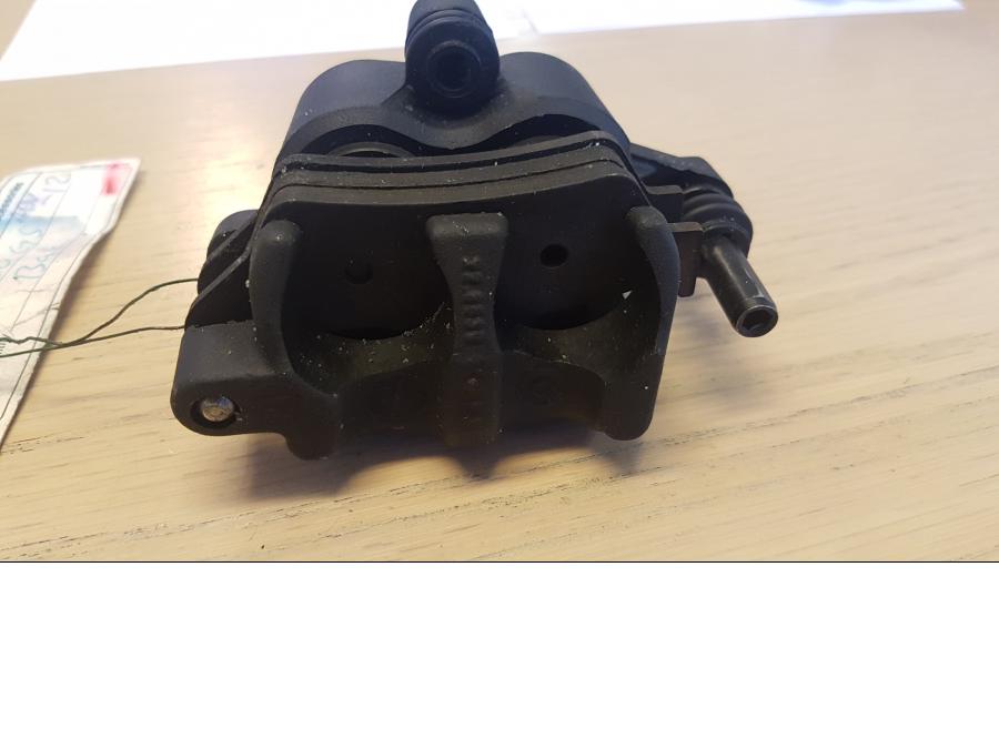 Baksidan på Bromsok från en BMW R 1200 GSA -2012 motorcykel.