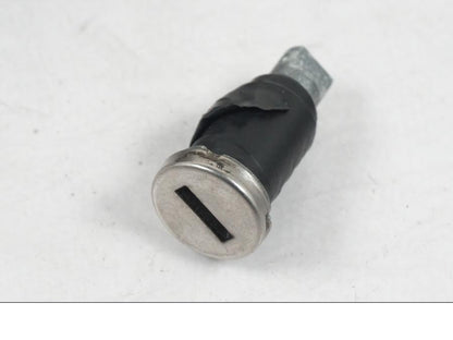 Extrabild5 på <p>Låssats från BMW R 1200 RT 2011.</p>

<p>2st nycklar och 1st plastnyckel, tändningslås, förvaringfackslås, sadellås och tanklock.</p> motorcykel.