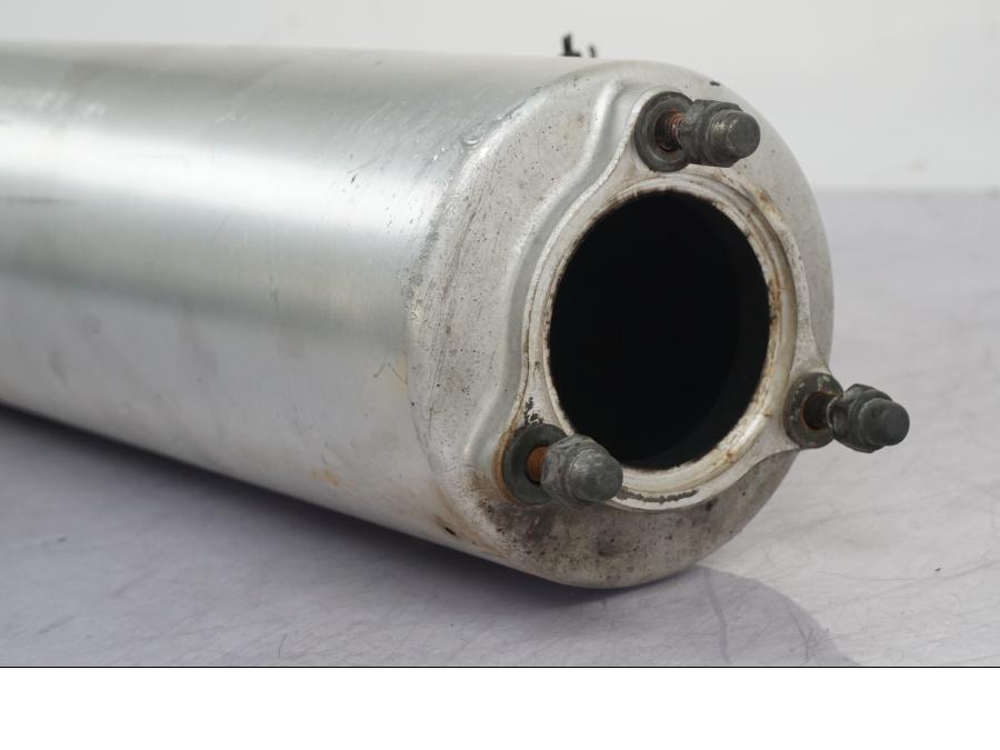 Baksidan på Ljuddämpare från en Suzuki GSX 1300 RX -1999 motorcykel.