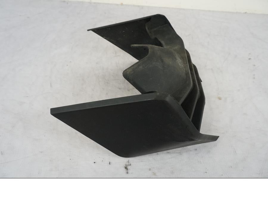 Baksidan på Magkåpa från en KTM 125 Duke -2022 motorcykel.