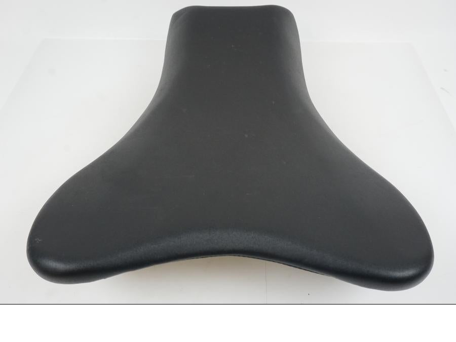 Snett uppifrån på Sadel från en Suzuki GSX-R 1000 -2007 motorcykel.