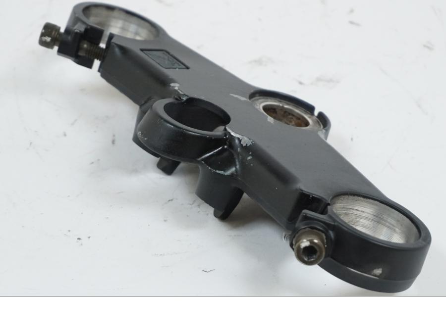 Höger sida på Gaffelkrona från en Honda CBR 600 -1998 motorcykel.