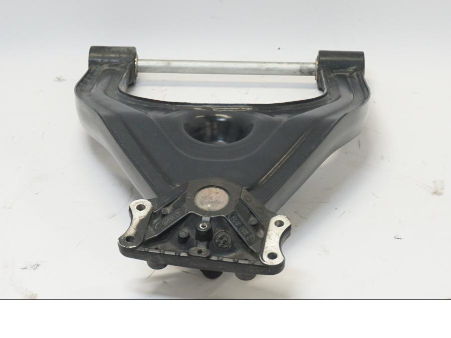 Snett nerifrån på Sving från en BMW R 1150 RS -2004 motorcykel.