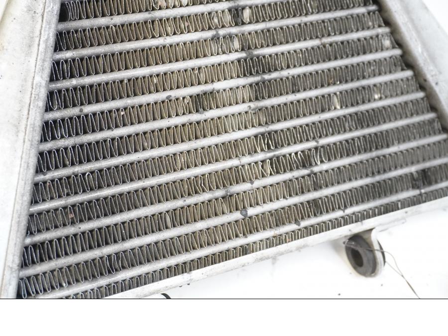 Baksidan på Oljekyl från en Aprilia Tuono V4R -2018 motorcykel.