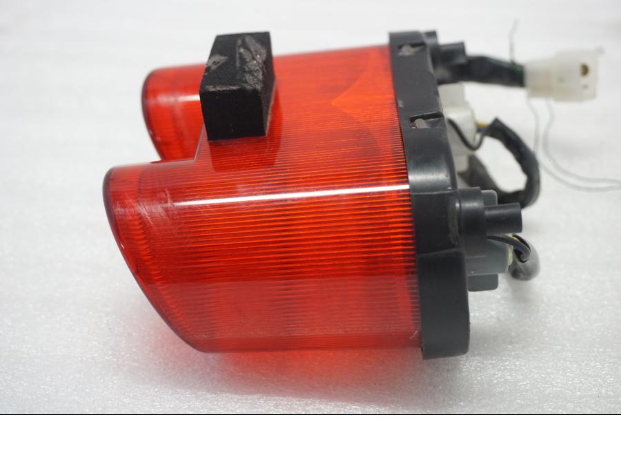 Baksidan på Baklampa från en Yamaha YZF 1000 R1 -2001 motorcykel.