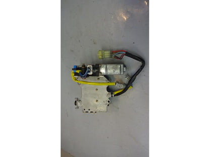 Baksidan på Vindrutemotor från en Yamaha FJR 1300 -2003 motorcykel.