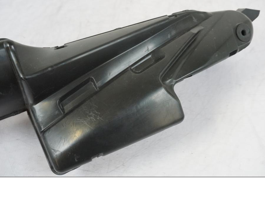Höger sida på Luftrör från en Suzuki GSX-R 750 -2006 motorcykel.