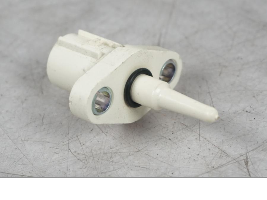 Höger sida på Luftburksensor från en KTM 690 SM R -2009 motorcykel.