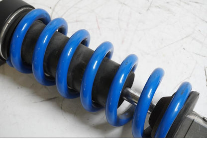 Snett uppifrån på Stötdämpare från en Triumph Tiger -2007 motorcykel.