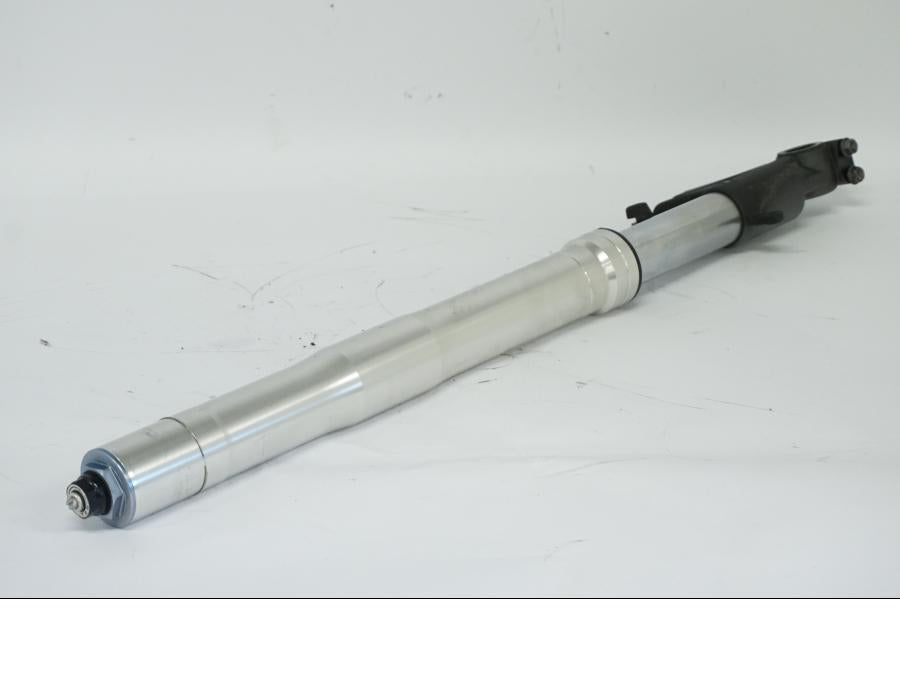 Baksidan på Gaffelben från en Honda CBR 900 RR -2002 motorcykel.