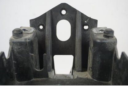 Vänster sida på Undertail från en Triumph Tiger -2009 motorcykel.