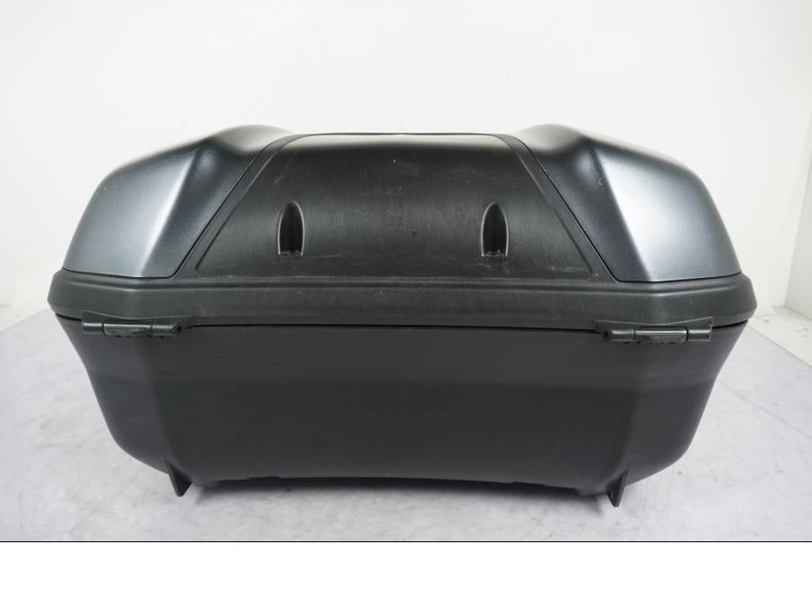 Snett uppifrån på Topbox från en Ducati Multistrada 1200 -2017 motorcykel.