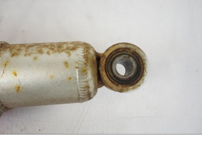 Snett nerifrån på Stötdämpare från en Honda CBR 125 R -2006 motorcykel.