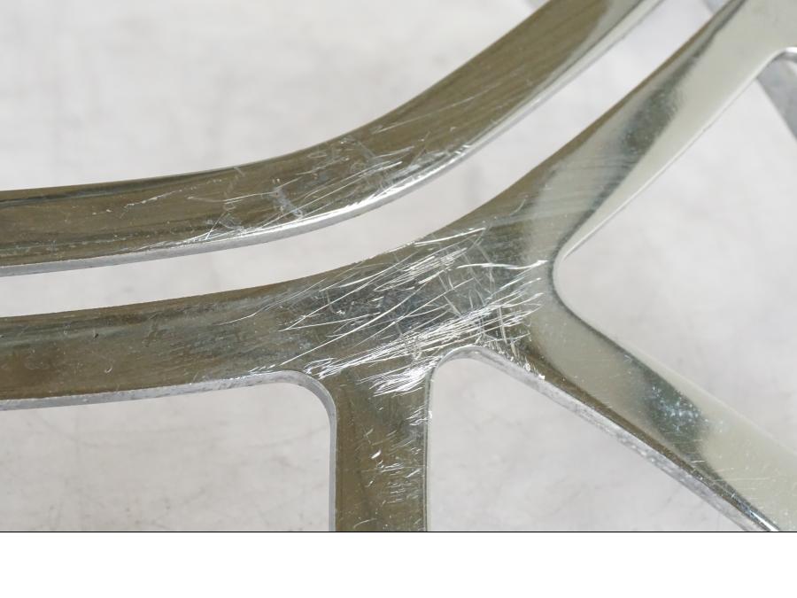 Vänster sida på Pakethållare från en Suzuki VL 800 -2002 motorcykel.