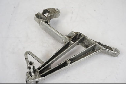 Höger sida på Fotpinnefäste från en Honda VFR 750 -1994 motorcykel.