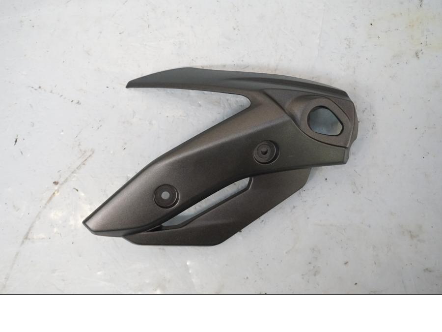 Framsidan på Strålkastarkåpa från en Yamaha XJ 6 -2011 motorcykel.