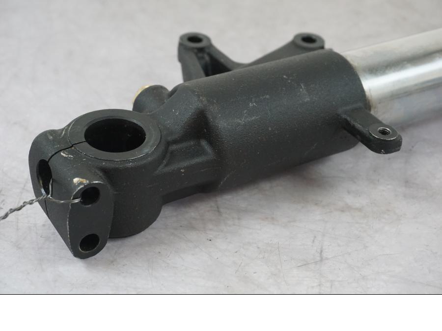 Extrabild2 på Gaffelben från en Honda CBR 900 RR -2001 motorcykel.