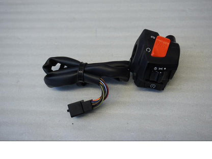 Framsidan på Styrelreglage från en Honda CBR 600 -2002 motorcykel.