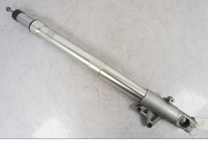 Framsidan på <p>Gaffelben höger till R 1200 RT 2011.</p>

<p>Skrapmärken, repor och mindre jack finns se bilder.</p> motorcykel.