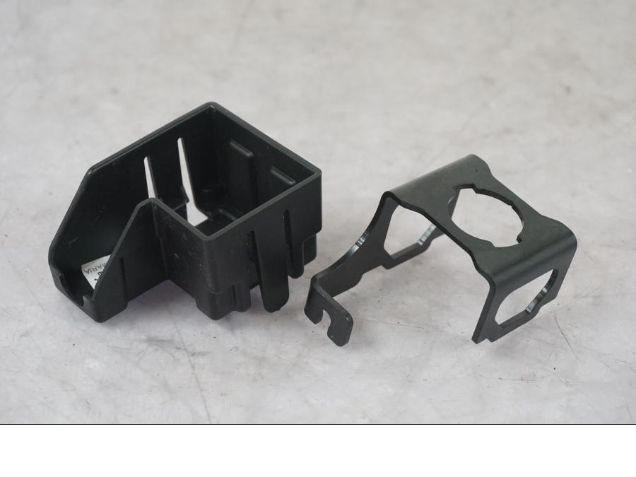 Extrabild2 på Sadellåsmekanism från en KTM 1290 Super Duke R -2022 motorcykel.