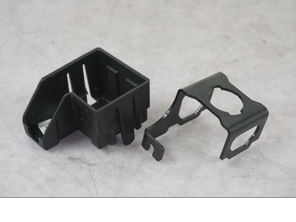 Extrabild2 på Sadellåsmekanism från en KTM 1290 Super Duke R -2022 motorcykel.