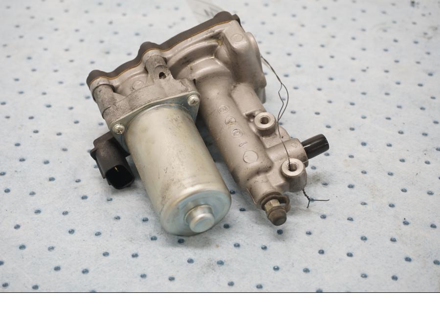 Baksidan på ABS Modulator från en Honda CBR 1000 RR -2011 motorcykel.