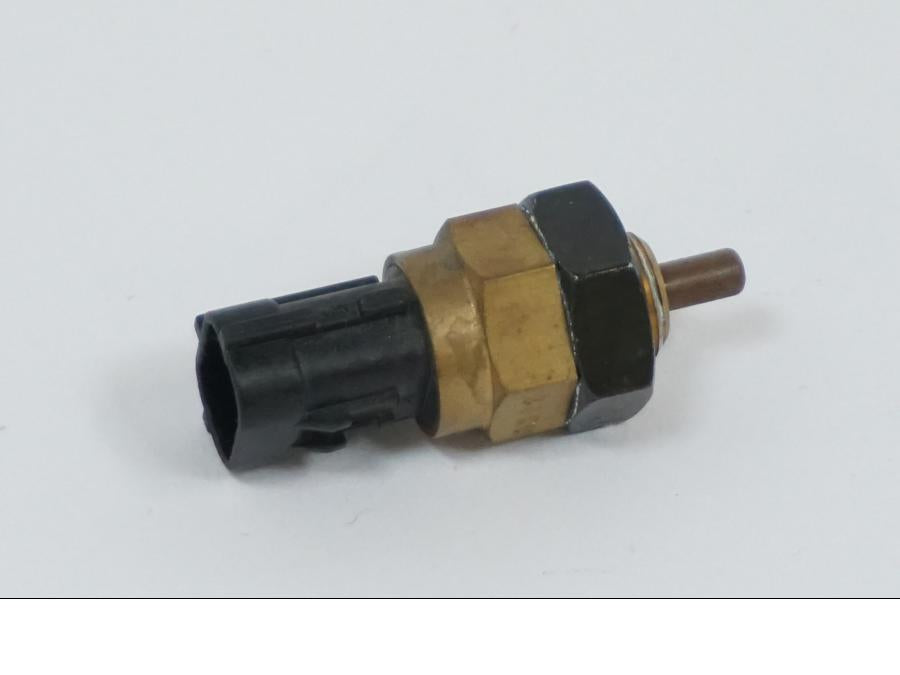 Baksidan på Temperatursensor från en Kawasaki VN 1500 -2002 motorcykel.