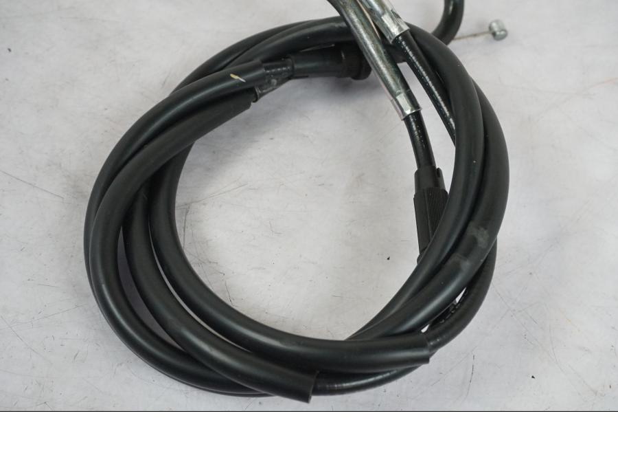 Snett uppifrån på Gasvajer från en Kawasaki Z 900 -2019 motorcykel.