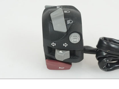 Baksidan på Styrelreglage från en BMW G 310 GS -2017 motorcykel.