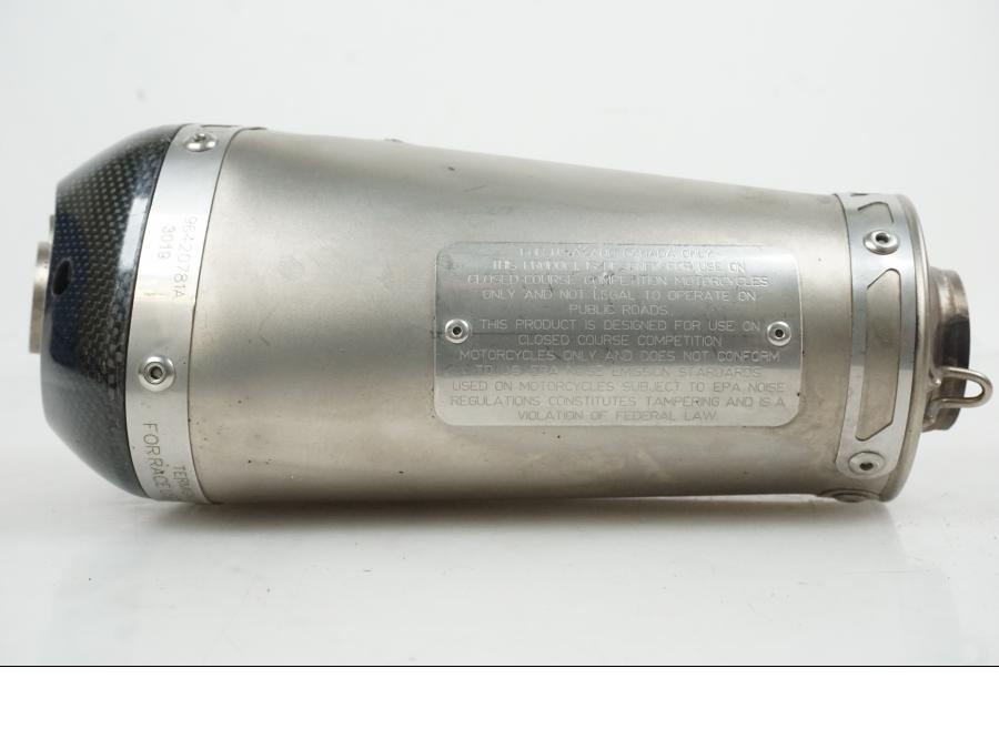 Snett nerifrån på Ljuddämpare Sport från en Ducati Scrambler 800 -2018 motorcykel.