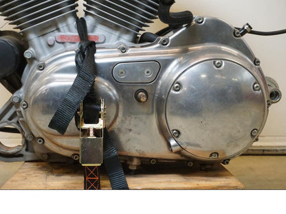 Baksidan på Motor från en H-D Sportster 883 XL -2007 motorcykel.