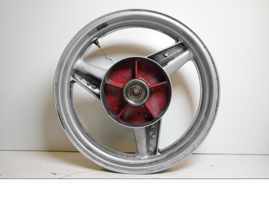 Framsidan på Fälg från en Honda CBR 1000 F -1987 motorcykel.