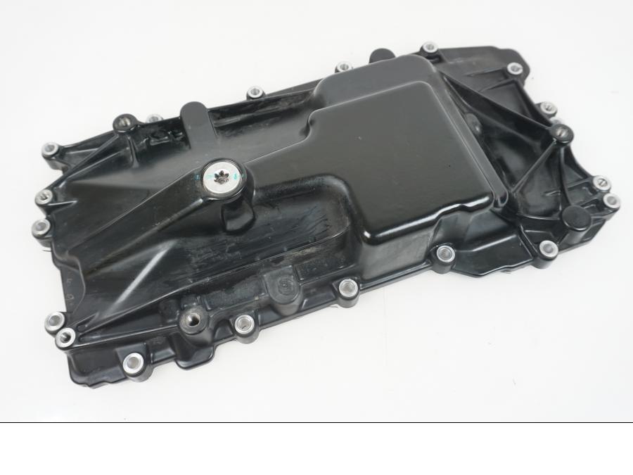 Framsidan på Oljetråg från en BMW F 850 GS -2019 motorcykel.