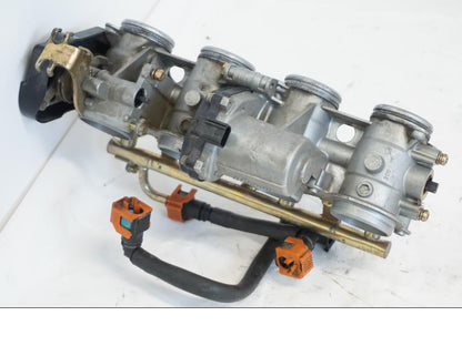 Snett uppifrån på Spjällhus från en Yamaha YZF R6 -2006 motorcykel.