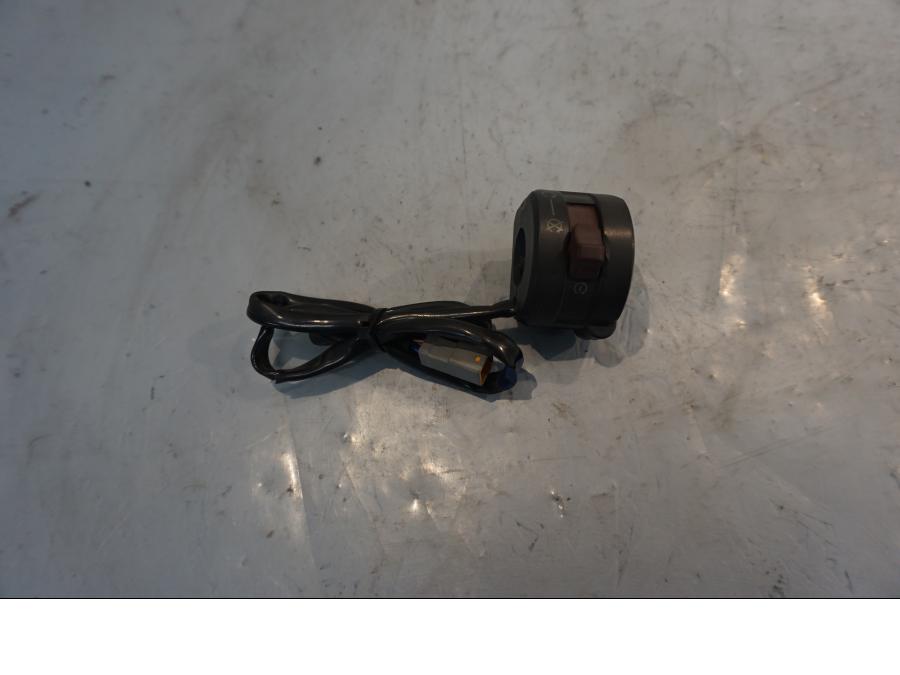 Framsidan på Styrelreglage från en Ducati Diavel -2015 motorcykel.